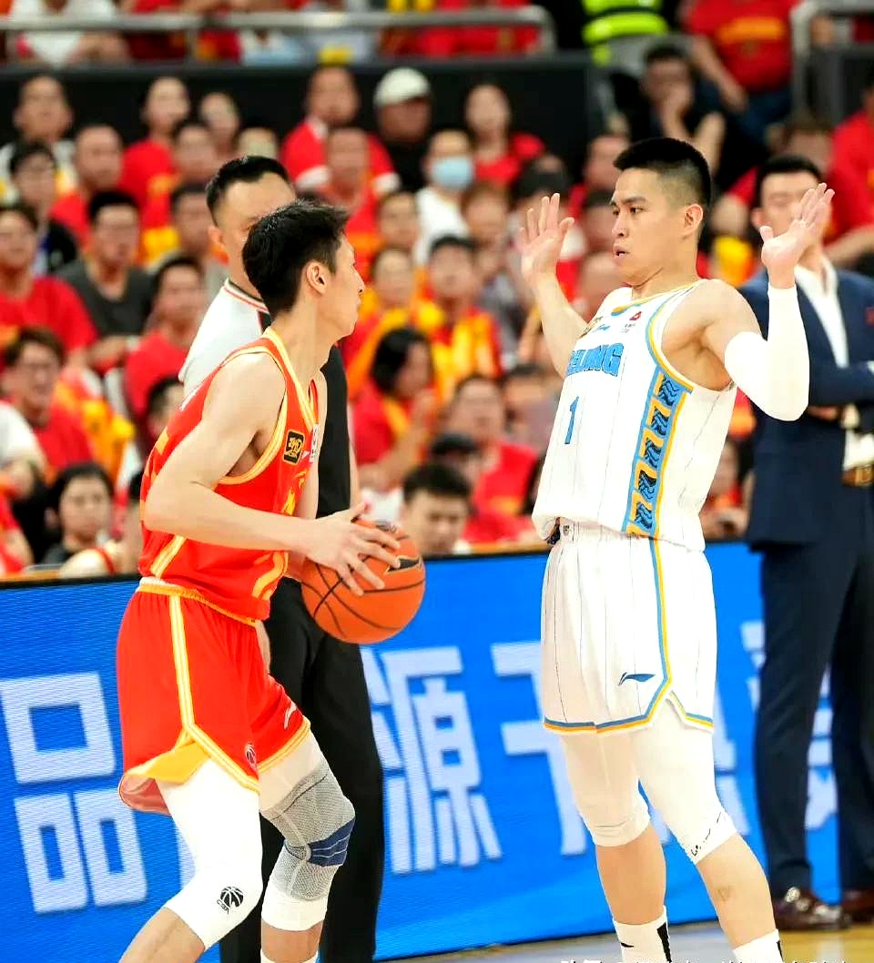 万博体育-包含CBA常规赛今夜再迎强敌，布鲁克林篮网调整名单，主帅态度：质疑声仍在，球队文化再被提及的词条