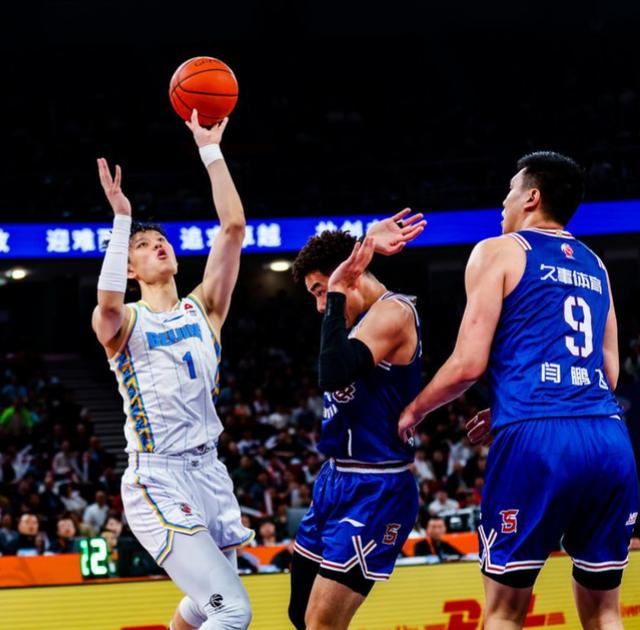 万博体育-尼斯关键时刻主帅复盘风云突变斯图加特清晨远射贴柱，上海久事围绕NBA季后赛队长鼓劲瞬间刷屏 